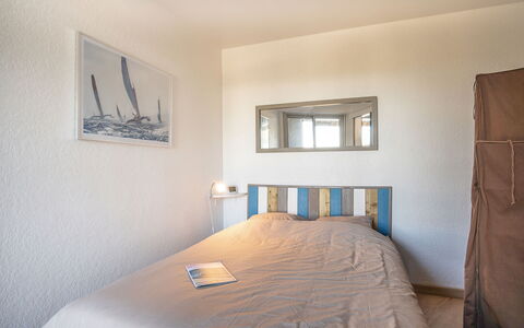 Résidence du Golfe: Schlafzimmer, Bett, Zimmer, Möbel, Eigentum, Bettdecke, Bettrahmen, Fussboden, Interior Design, Wand