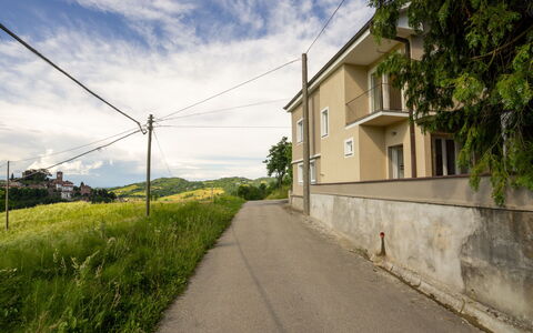 Di Sara: Wohngebiet, Eigentum, Strasse, Nachbarschaft, Himmel, Haus, \Stadt, Grundstueck, Grundeigentum, Ländliches Gebiet