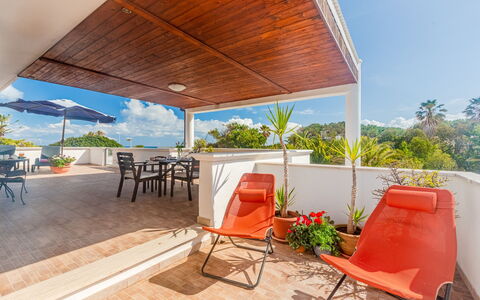 Villa Pantanagianni Beach: Himmel, Pflanze, Möbel, Eigentum, Stuhl, Tabelle, Schatten, Gartenmöbel, Interior Design, Baum