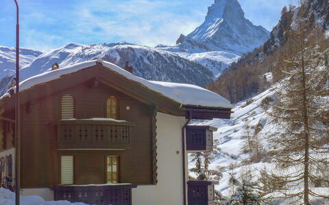 Haus Chatillon: Berg, Bergforms, Schnee, Winter, Gebirge, Alpen, Eigentum, Geologisches Phänomen, Himmel, Bergstation