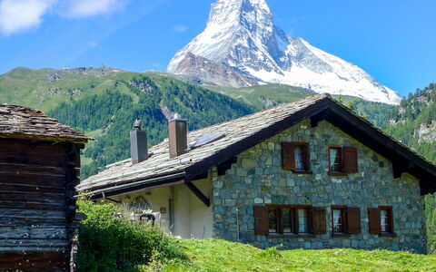Zermatt 79: Himmel, Berg, Gebäude, Pflanze, Wolke, Natur, Natürliche Landschaft, Fenster, Hochland, Haus