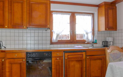 Pia 79.2: Cabinetry, Möbel, Zimmer, Küche, Eigentum, Countertop, Holzbeize, Schrank, Gebäude, Grundeigentum