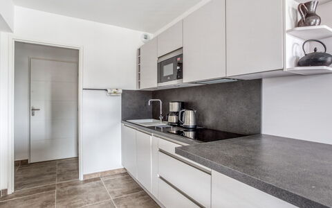 Bormes-Les-Mimosas 107: Eigentum, Zimmer, Möbel, Interior Design, Countertop, Fliese, Cabinetry, Küche, Gebäude, Haus