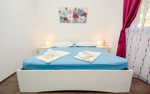Lara: Eigentum, Möbel, Dekoration, Komfort, Textil, Lila, Interior Design, Fussboden, Flooring, Holz