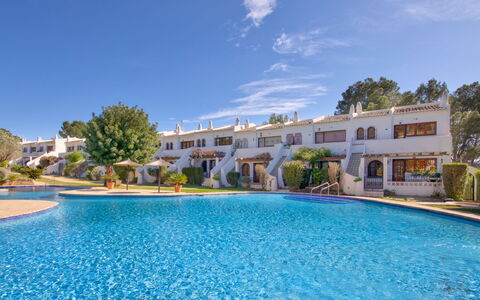 Los Lagos: Eigentum, Schwimmbad, Resort, Gebäude, Grundeigentum, Haus, Estate, Urlaub, Ferienort, Wohngebiet