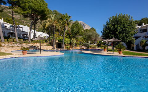Los Lagos: Schwimmbad, Eigentum, Resort, Grundeigentum, Freizeit, Estate, Wasser, Urlaub, Ferienort, Haus