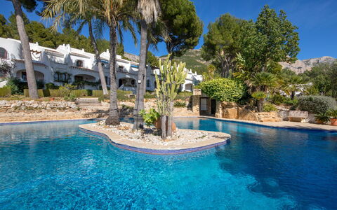 Los Lagos: Schwimmbad, Eigentum, Grundeigentum, Urlaub, Resort, Azurblau, Estate, Wasser, Baum, Freizeit