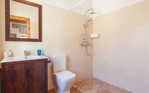 Can Canto: Armatur, Eigentum, Badezimmerschrank, Sinken, Badezimmer, Spiegel, Duschkopf, Interior Design, Lila