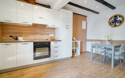 Lovran Tuliševica 406: Cabinetry, Möbel, Eigentum, Gebäude, Countertop, Stuhl, Tabelle, Holz, Interior Design, Schublade