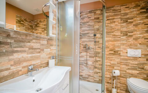 Lovran Tuliševica 406: Armatur, Badewanne, Eigentum, Fotografieren, Zapfhahn, Duschkopf, Badezimmer, Beleuchtung, Interior Design