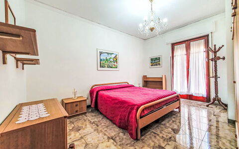 Sinago: Interior Design, Fussboden, Schlafzimmer, Flooring, Bett, Zimmer, Bilderrahmen, Bettdecke, Möbel, Wohnung