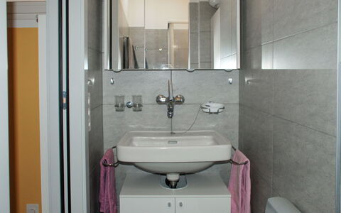 Ca' Dal Pio: Badezimmer, Eigentum, Zimmer, Armatur, Lila, Toilette, Fliese, Die Architektur, Zapfhahn, Interior Design