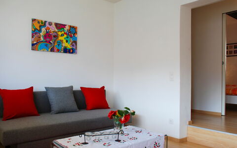 Ca' Dal Pio: Zimmer, Möbel, Wohnzimmer, Interior Design, Wand, Rot, Eigentum, Tabelle, Couch, Fussboden