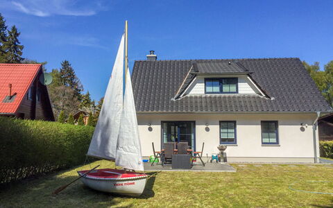Kleine Möwe: Eigentum, Haus, Zuhause, Hütte, Dach, Grundeigentum, Gebäude, Fahrzeug, Boot, Himmel