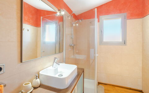 Son Jil: Spiegel, Zapfhahn, Armatur, Sinken, Eigentum, Bad Sink, Badezimmerschrank, Badezimmer, Holz
