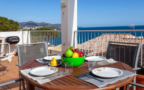 El Niu: Eigentum, Zimmer, Urlaub, Balkon, Möbel, Azurblau, Tabelle, Haus, Gebäude, Grundeigentum