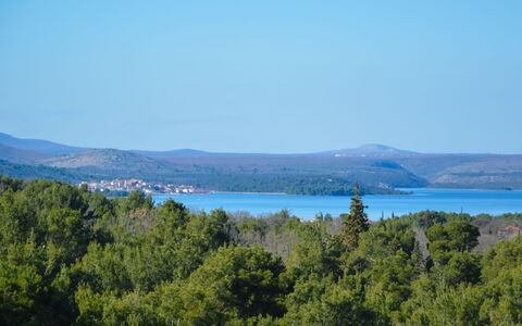 Dalmacia: Himmel, Vegetation, Hochland, Blau, Wildnis, See, Baum, See, Hügel, Meer