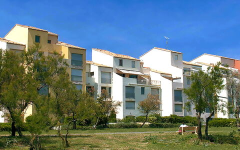 Cap D'Agde 960: Himmel, Pflanze, Gebäude, Eigentum, Fenster, Baum, Natürlichen Umgebung, Grundstueck, Urban Design, Vegetation