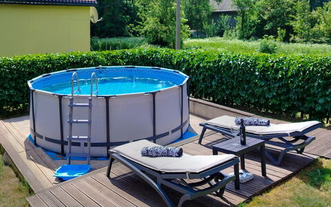 Maja: Verbundwerkstoff, Garten, Schatten, Hinterhof, Gartenmöbel, Garten, Schwimmbad, Landscaping, Rasen, Design