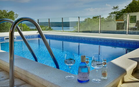 Ivan: Schwimmbad, Wasser, Freizeitzentrum, Eigentum, Freizeit, Grundeigentum, Urlaub, Haus, Jacuzzi, Die Architektur