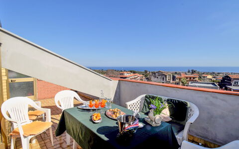 New Etna View: Eigentum, Himmel, Zimmer, Grundeigentum, Haus, Wohnung, Dach, Gebäude, Urlaub, Die Architektur