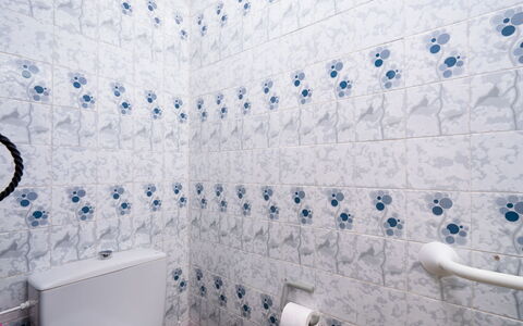 La Camarrocha: Badezimmer, Fliese, Blau, Zimmer, Eigentum, Wand, Interior Design, Die Architektur, Armatur, Bad Zubehör
