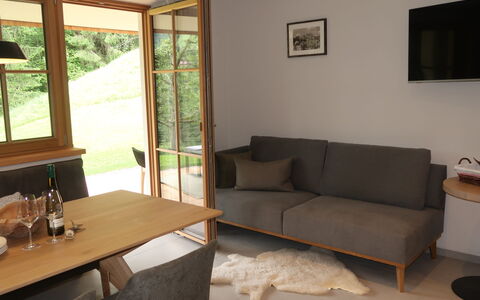 Auffach 651: Zimmer, Möbel, Eigentum, Wohnzimmer, Gebäude, Interior Design, Tabelle, Haus, Fussboden, Grundeigentum