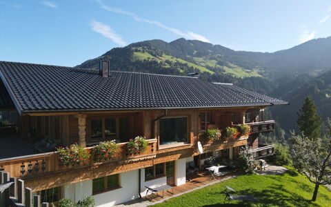 Auffach 651: Pflanze, Himmel, Gebäude, Berg, Fenster, Baum, Haus, Wolke, Natürliche Landschaft, Steigung