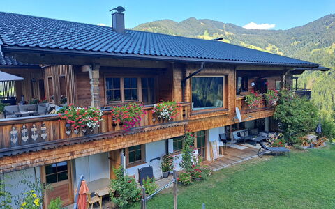 Auffach 651: Hütte, Eco Hotel, Estate, Schatten, Balkon, Resort, Garten, Zimmerpflanze, Stuhl, Hazienda