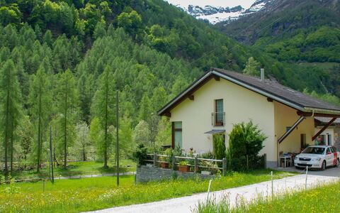 Ai Casell: Pflanze, Berg, Gebäude, Natur, Natürliche Landschaft, Hochland, Himmel, Grundstueck, Haus, Lärche