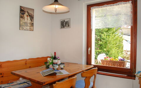 Ai Casell: Zimmer, Möbel, Eigentum, Tabelle, Esszimmer, Interior Design, Haus, Gebäude, Zuhause, Fussboden