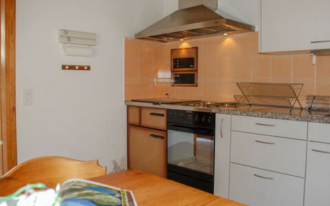 Ai Casell: Countertop, Zimmer, Eigentum, Küche, Cabinetry, Herd, Möbel, Gebäude, Exhaust Hood, Haus