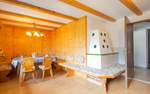 Plattner: Möbel, Holz, Orange, Gebäude, Interior Design, Halle, Flooring, Fussboden, Hartholz, Strahl
