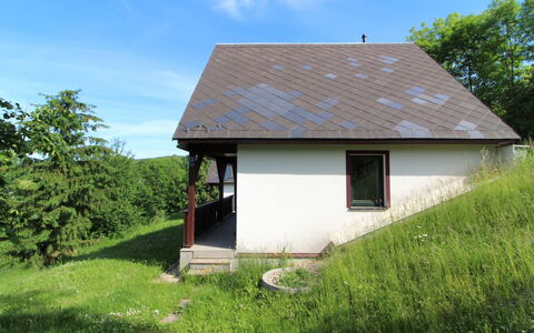 Holiday Hill 32: Himmel, Pflanze, Gebäude, Eigentum, Pflanzengemeinschaft, Wolke, Natürliche Landschaft, Haus, Grundstueck, Baum