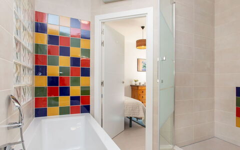 Can Gy: Armatur, Gebäude, Badewanne, Zapfhahn, Badezimmer, Duschkopf, Haus, Dusche, Interior Design