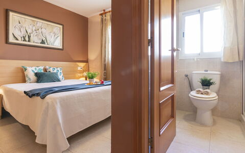 Lorena: Eigentum, Möbel, Pflanze, Komfort, Holz, Cabinetry, Interior Design, Fenster, Gebäude, Zimmerpflanze