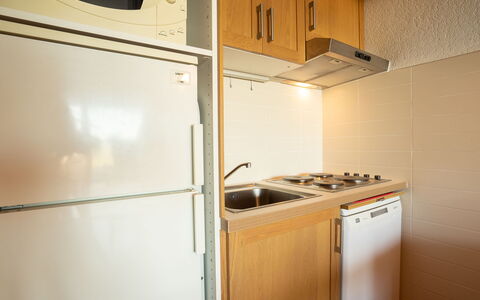 Le Grand Large: Zimmer, Eigentum, Major Appliance, Cabinetry, Küche, Haushaltsgerät, Möbel, Countertop, Küchengerät, Kühlschrank
