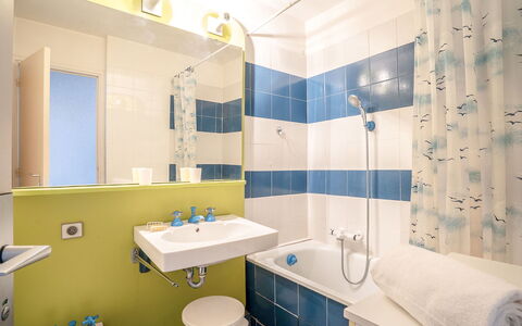 Ulysse Port de Plage: Badezimmer, Zimmer, Eigentum, Interior Design, Gebäude, Grundeigentum, Die Architektur, Haus, Fliese, Möbel