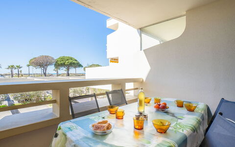 Ulysse Port de Plage: Eigentum, Zimmer, Gelb, Interior Design, Haus, Tabelle, Gebäude, Möbel, Grundeigentum, Zuhause