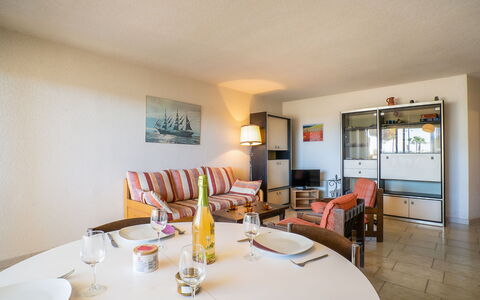 Ulysse Port de Plage: Zimmer, Eigentum, Interior Design, Gebäude, Möbel, Esszimmer, Tabelle, Grundeigentum, Haus, Restaurant