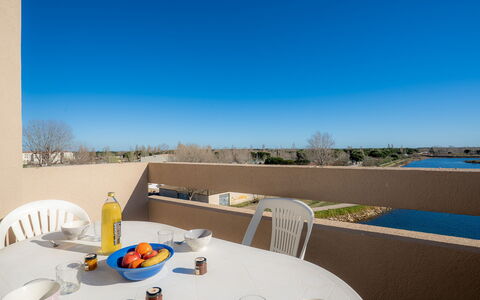 Terrasse du Soleil: Eigentum, Himmel, Urlaub, Grundeigentum, Restaurant, Zimmer, Sommer, Tabelle, Haus, Gebäude