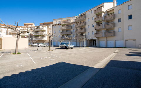 Terrasse du Soleil: Eigentum, Blau, Wohngebiet, Die Architektur, Gebäude, \Stadt, Himmel, Nachbarschaft, Wohnung, Menschliche Siedlung