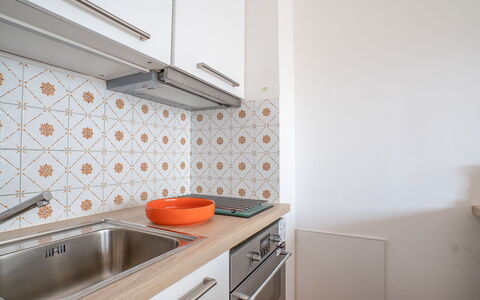 Saint Patrick: Eigentum, Orange, Zimmer, Möbel, Küche, Fliese, Haus, Countertop, Interior Design, Cabinetry