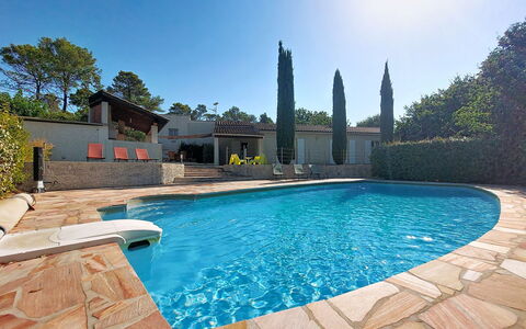 Bois D'Astros: Blau, Schwimmbad, Verbundwerkstoff, Flagstone, Water Feature, Resort, Schatten, Fliese, Eco Hotel, Beton