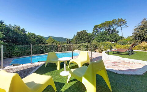 Bois D'Astros: Schwimmbad, Garten, Resort, Gartenmöbel, Eco Hotel, Schatten, Landscaping, Rasen, Stuhl, Sonnenliege