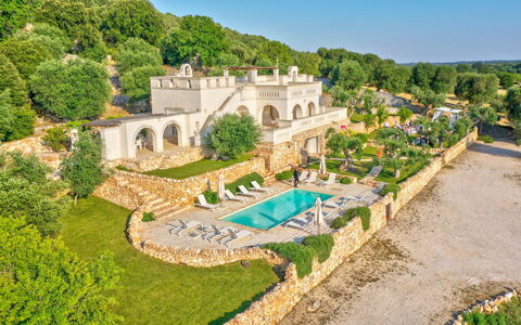 Corte dei Messapi | Sleeps 24: Pflanze, Eigentum, Himmel, Baum, Azurblau, Gebäude, Urban Design, Landschaft, Wohngebiet, Grundeigentum