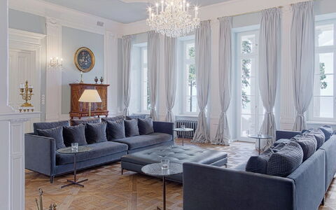 Manowce Palace: Möbel, Interior Design, Flooring, Fussboden, Couch, Wohnzimmer, Decke, Wohnung, Beleuchtung, Zuhause
