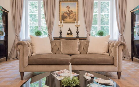 Manowce Palace: Möbel, Interior Design, Holz, Flooring, Fussboden, Couch, Tabelle, Beleuchtung, Wohnzimmer, Braun