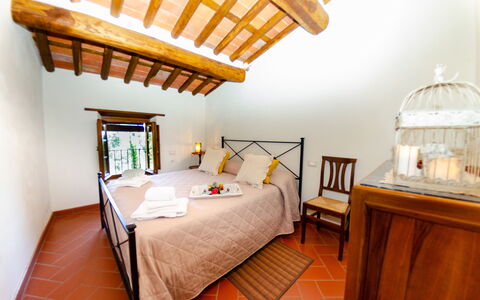 Orto Degli Olivi Proprietà: Schlafzimmer, Zimmer, Möbel, Bett, Eigentum, Decke, Interior Design, Gebäude, Bettdecke, Bedding