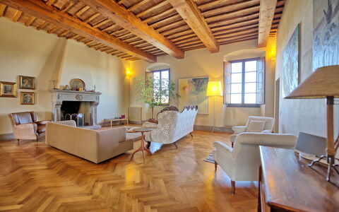 Palazzo Del Capitano: Eigentum, Gebäude, Zimmer, Interior Design, Fussboden, Holzboden, Möbel, Wohnzimmer, Haus, Hartholz